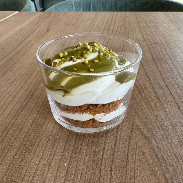 Tiramisu Spéculoos & Crème Pistache avec crème mascarpone, biscuits Spéculoos et crème de pistache chez Gino & Giulia.